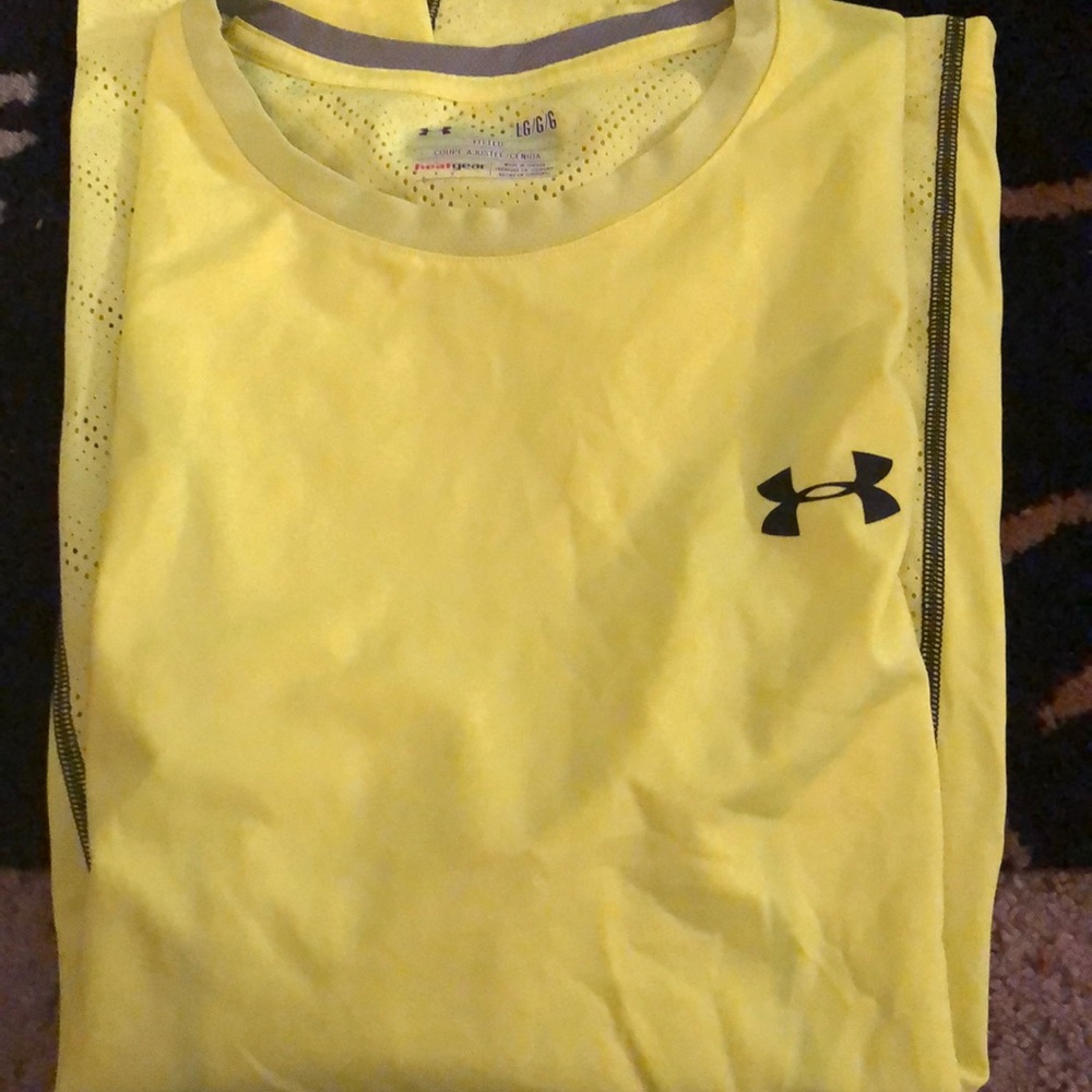 Men’s light weight shirt, size large..heat gear